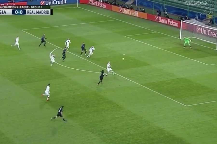 Bleacher Report | Bale Wastes No Time with 1st-Minute Screamer