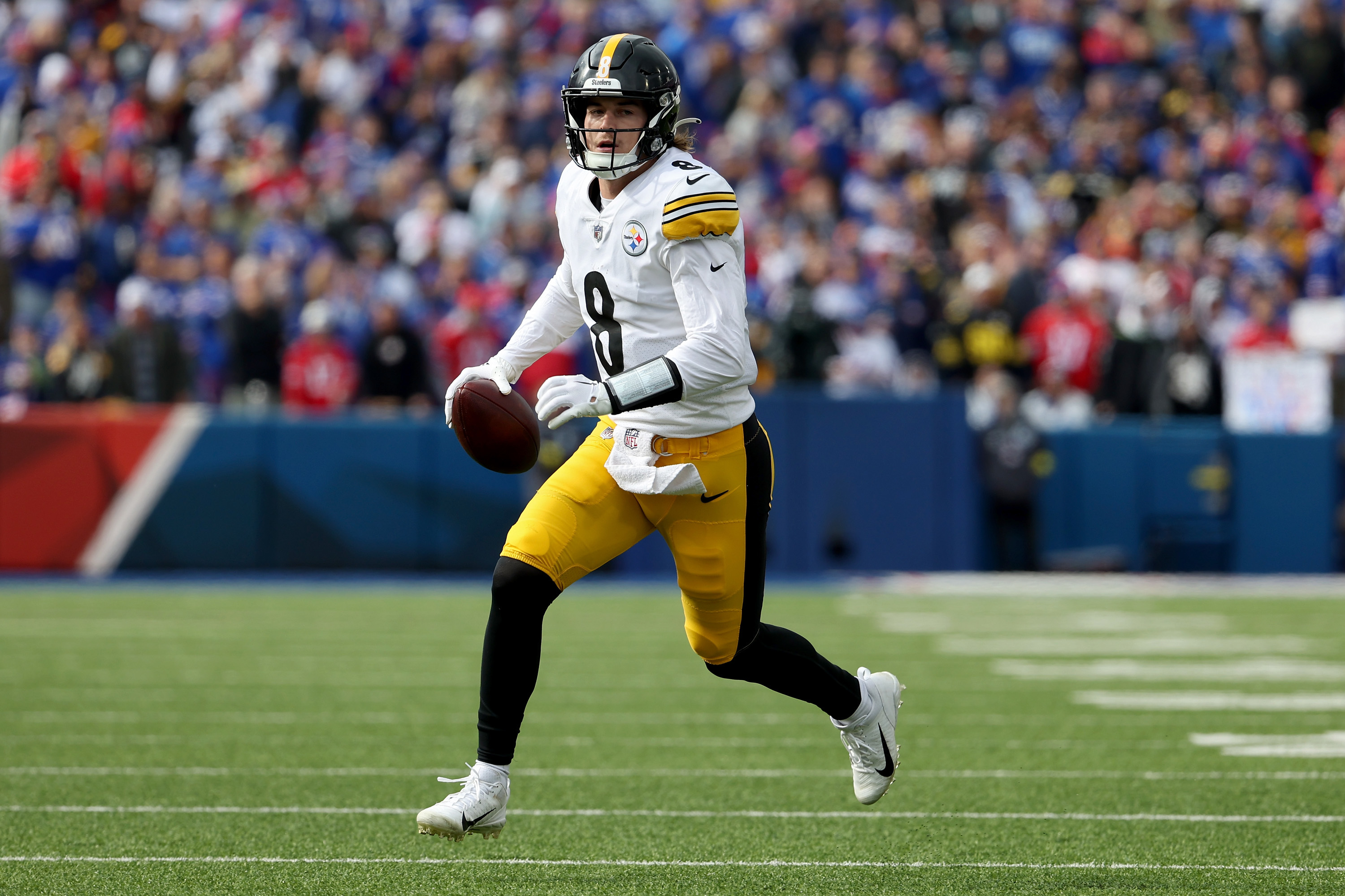 Kenny Pickett, George Pickens, Calvin Austin III wear #Steelers jersey for  first time