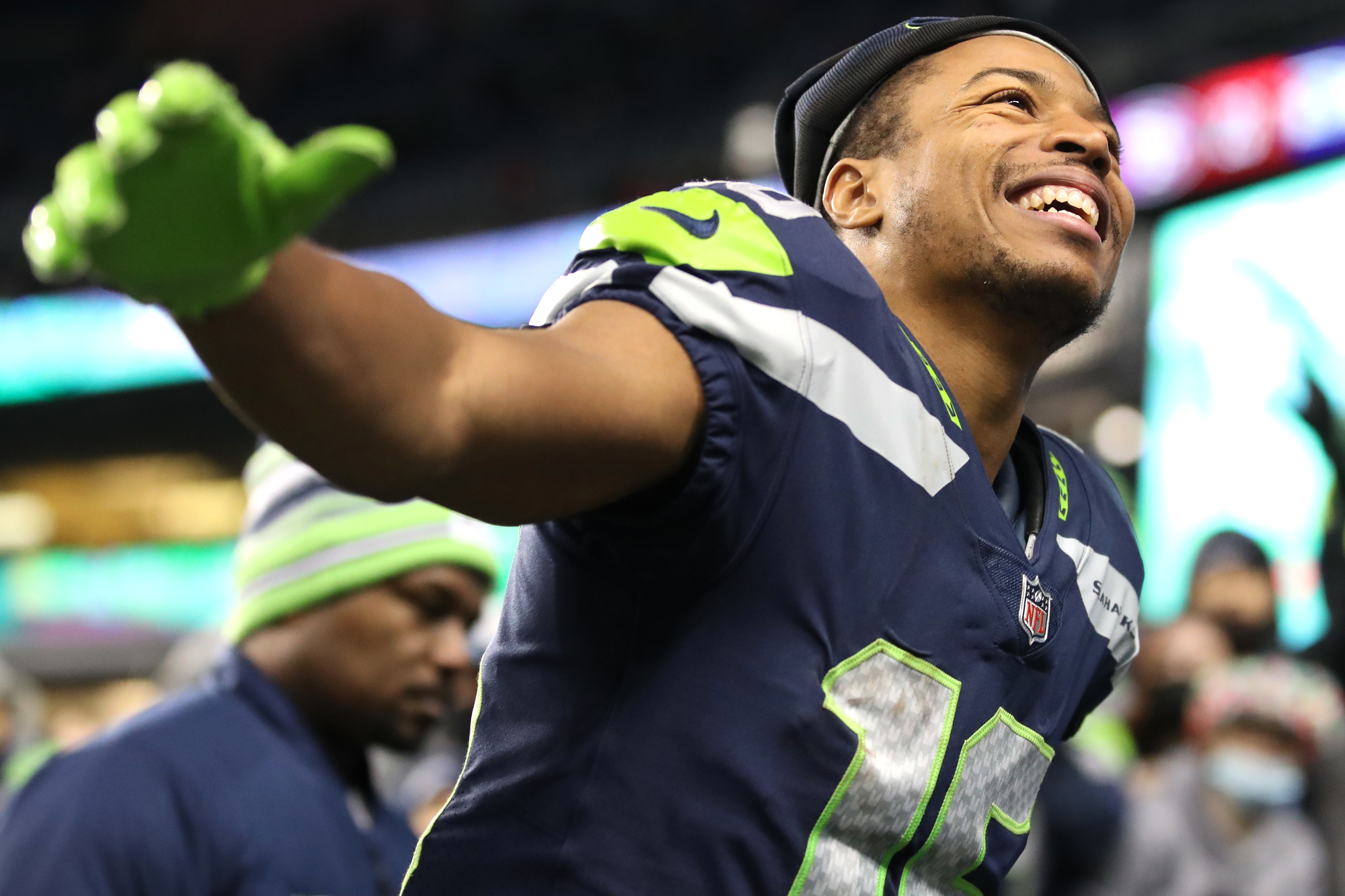 NFL on X: Russ goes DEEP to Lockett for 55! #Seahawks