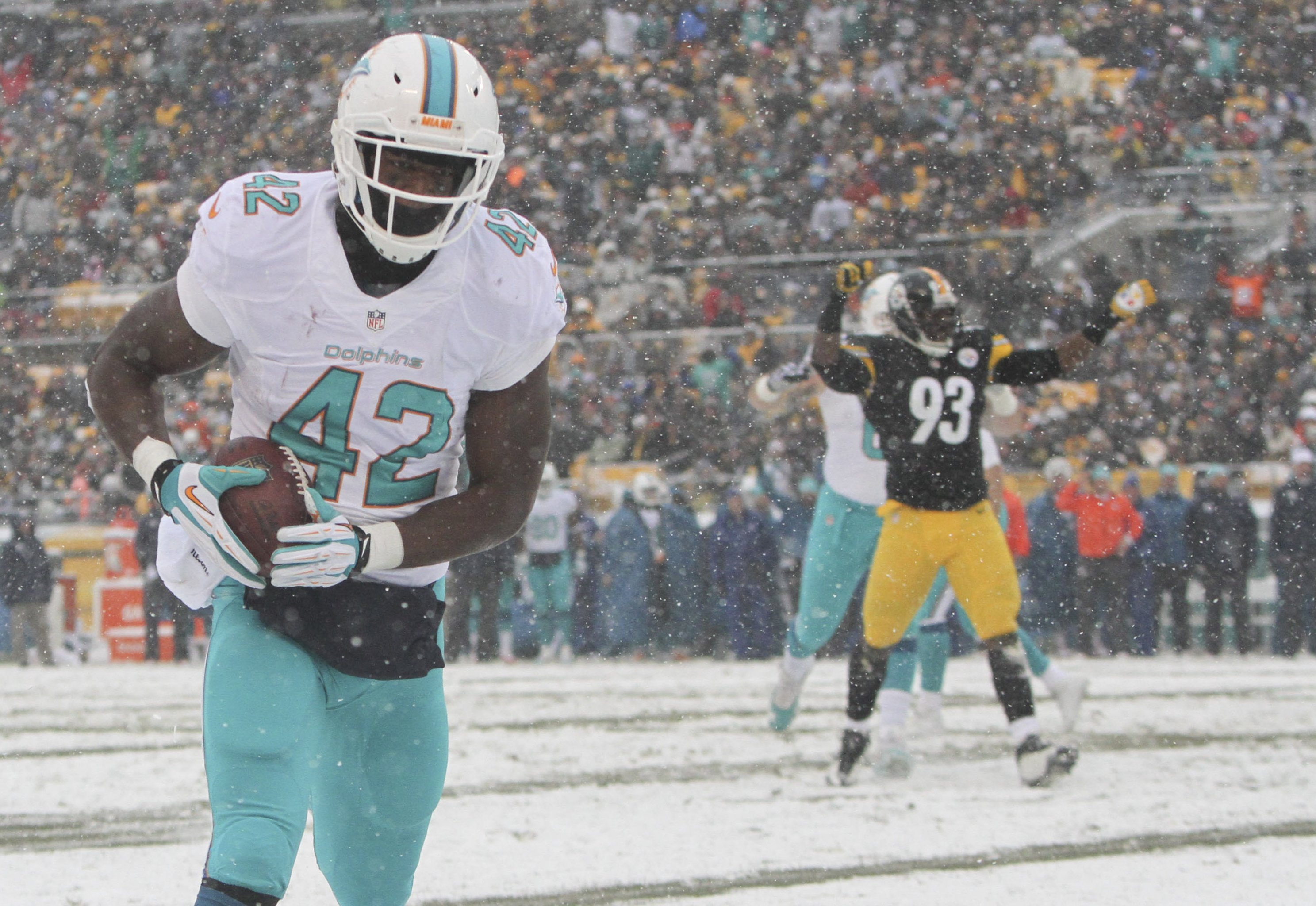 Rain, sleet or snow: How NFL players stay warm during the coldest