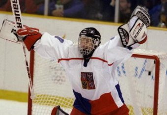 22 Feb 1998: Goaltender Dominik Hasek of Czechoslovakia in action against Russia in the final ice hockey match during the Winter Olympics in Nagano, Japan. Czechoslovakia won the gold medal by defeating Russia 1-0. Mandatory Credit: Al Bello /Allsport