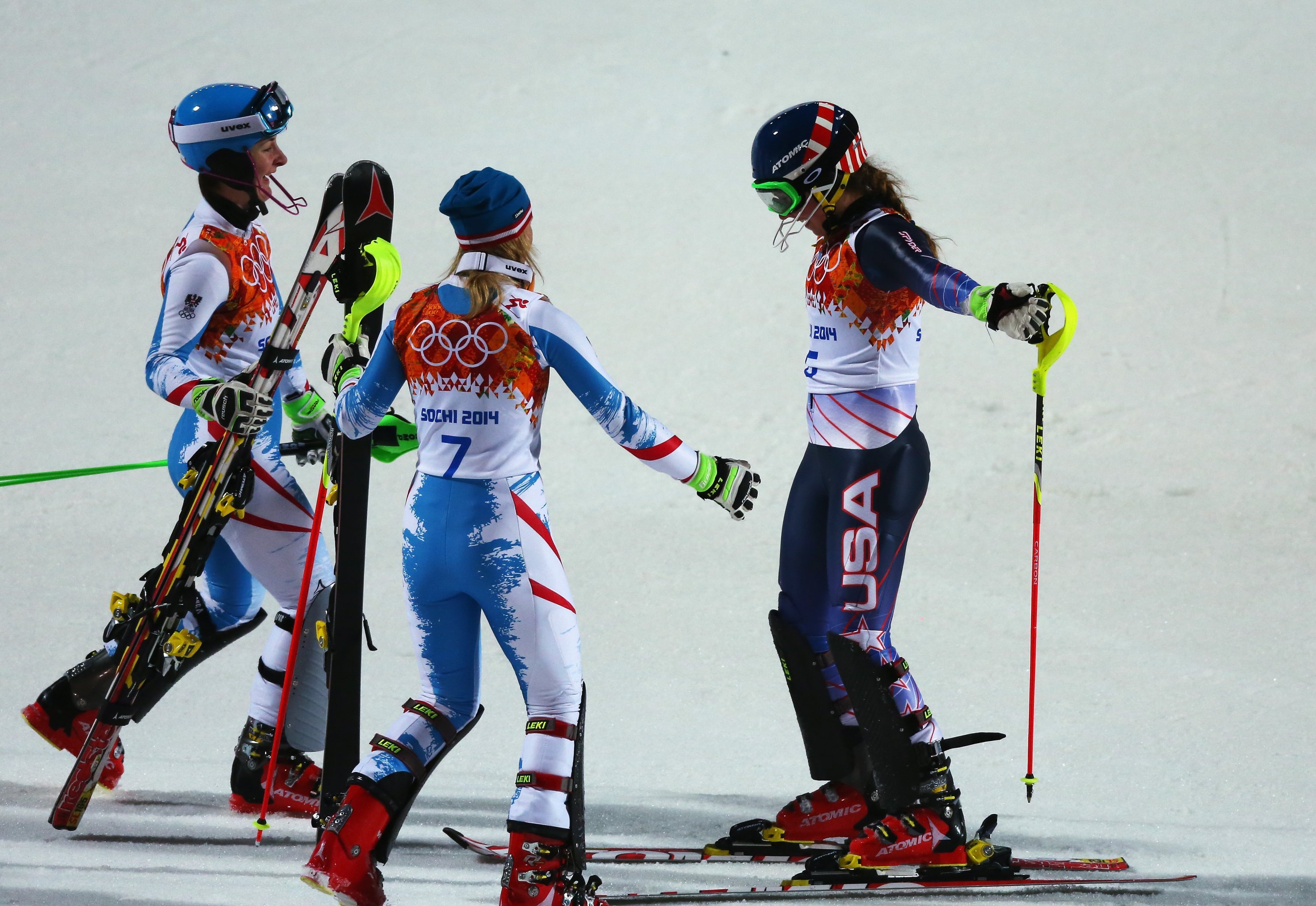Shiffrin takes World Cup slalom title, must wait for record - Los Angeles  Times