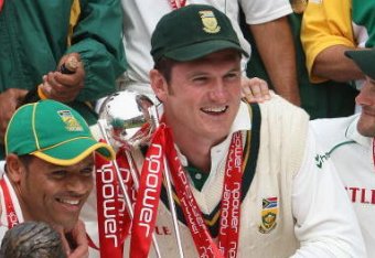 LONDON - AUGUST 11:  Graeme Smith of South Africa celebrates with the trophy after winning the series 2 - 1 during day five of the 4th npower Test Match between England and South Africa at The Brit Oval on August 11, 2008 in London, England.  (Photo by Ha