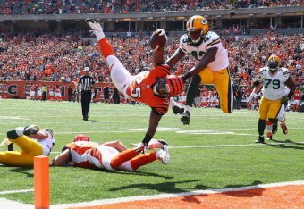 CINCINNATI, OH - SEPTEMBER 22: Giovani Bernard #25 of the Cincinnati Bengals scores a touchdown during the NFL game against the Green Bay Packers at Paul Brown Stadium on September 22, 2013 in Cincinnati, Ohio. (Photo by Andy Lyons/Getty Images)