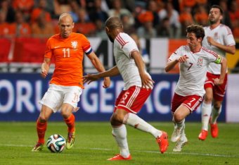 AMSTERDAM, NETHERLANDS - JUNE 04:  Arjen Robben of Netherlands runs on goal followed by Daniel Gabbidon and Joe Allen of Wales during the International Friendly match between The Netherlands and Wales at Amsterdam Arena on June 4, 2014 in Amsterdam, Nethe