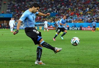 SAO PAULO, BRAZIL - JUNE 19: Luis Suarez of Uruguay kicks the ball during the 2014 FIFA World Cup Brazil Group D match between Uruguay and England at Arena de Sao Paulo on June 19, 2014 in Sao Paulo, Brazil. (Photo by Kevin C. Cox/Getty Images)