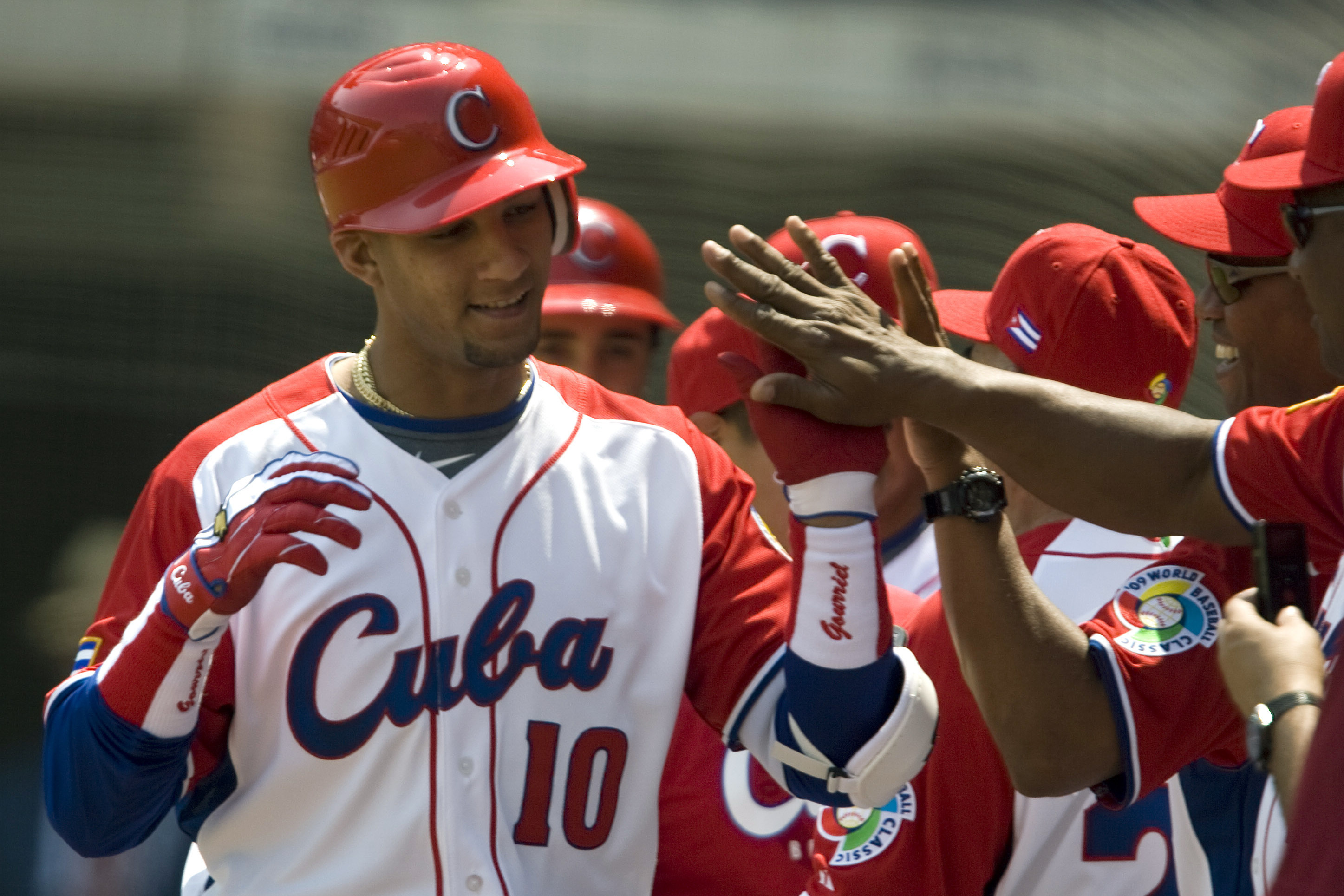 Jose Abreu defects Cuba; should the Yankees pursue him