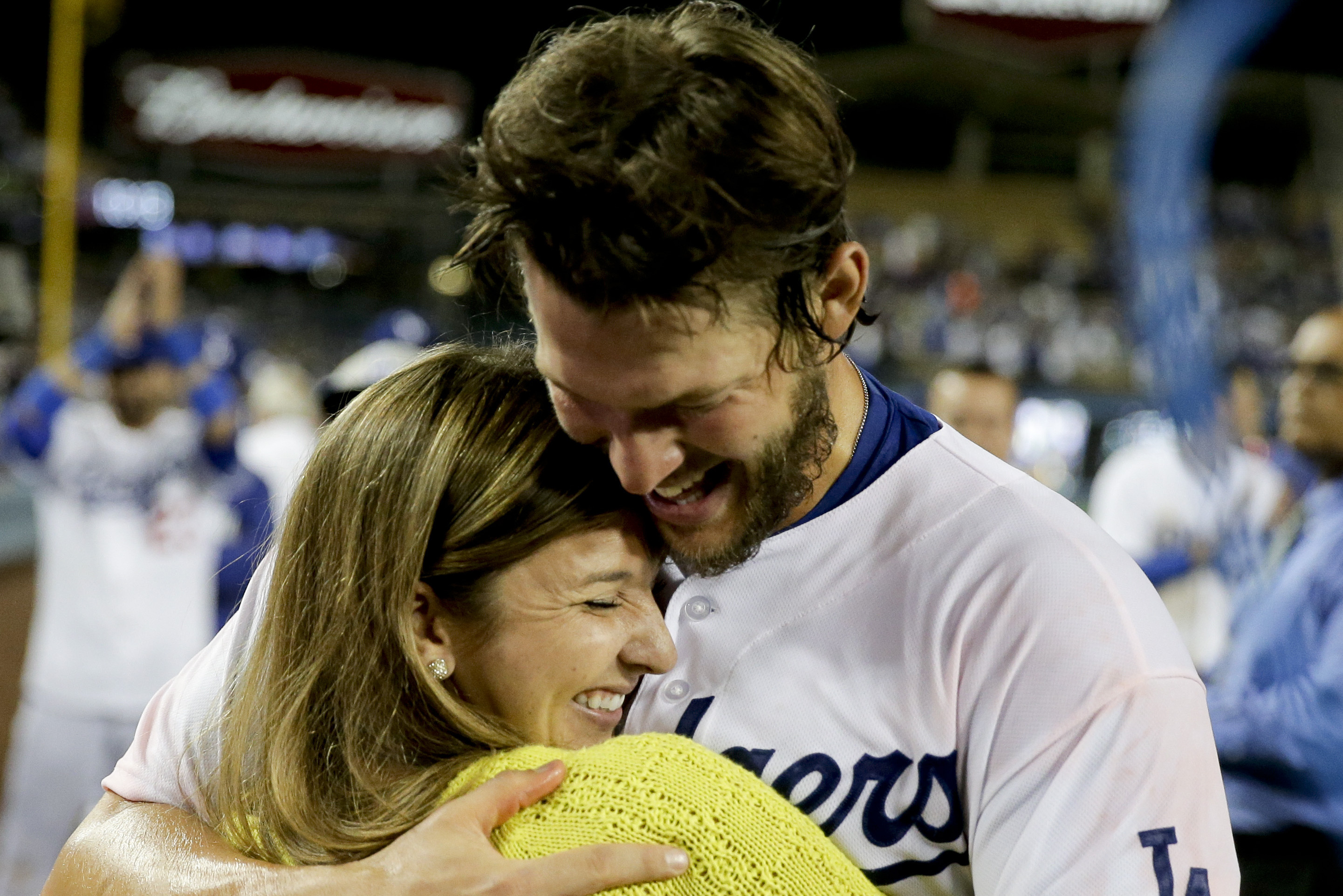 Clayton Kershaw's wife reveals pitcher's mom died day before