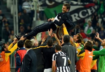 TURIN, ITALY - MAY 05:  Antonio Conte head coach of Juventus FC is lifted by his players after beating Atalanta BC 1-0 to win the Serie A Championships at the end of the Serie A match between Juventus and Atalanta BC at Juventus Arena on May 5, 2014 in Tu