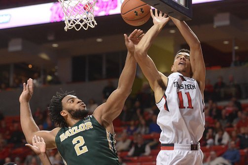Baylor S Rico Gathers A Man Among Boys In Basketball May Face Nfl