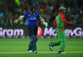ADELAIDE, AUSTRALIA - MARCH 09: England captain Eoin Morgan heads back to the dressing room for 0 during the 2015 ICC Cricket World Cup match between England and Bangladesh at Adelaide Oval on March 9, 2015 in Adelaide, Australia. (Photo by Shaun Botter