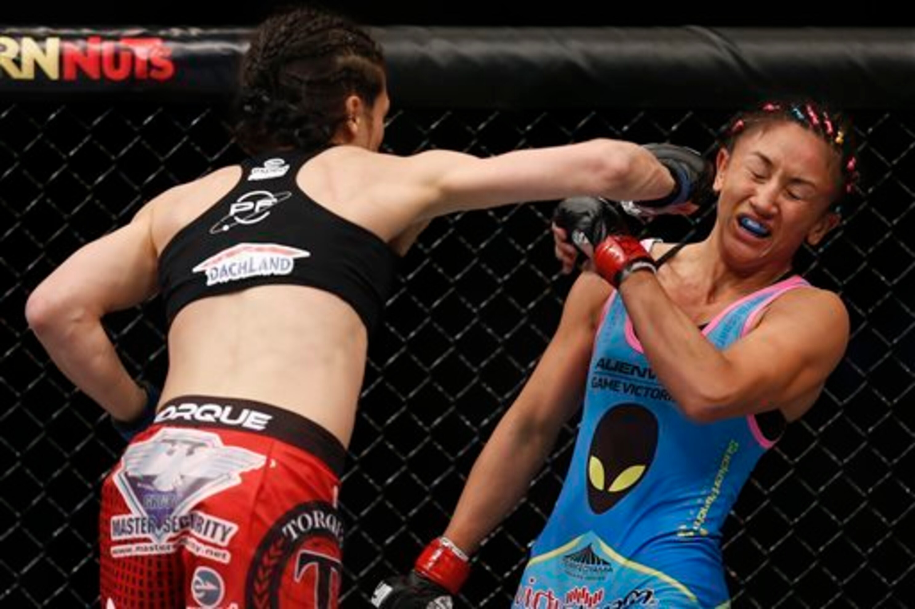 Carla Esparza vs. Joanna Jedrzejczyk: Winner, Scorecard, Reaction from UFC 185 | Bleacher Report | Latest News, Videos and Highlights