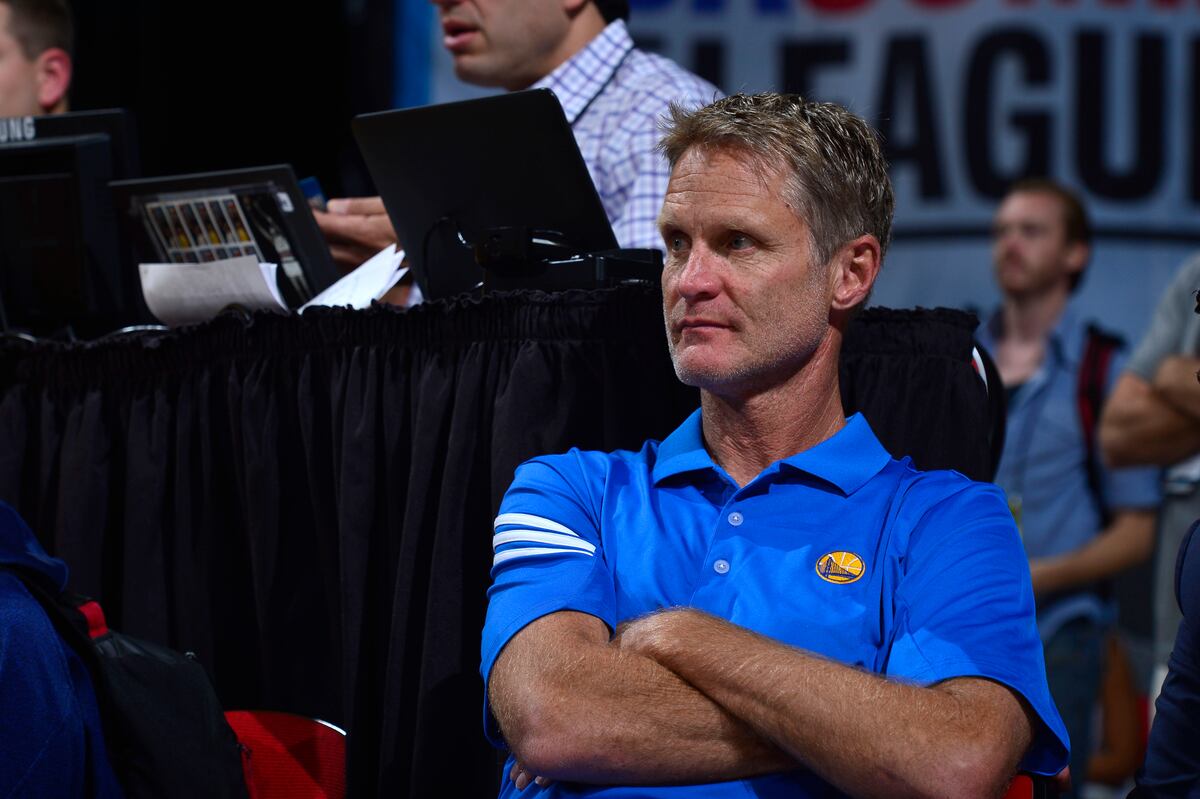 Steve Kerr Nails Underhanded Half Court Shot Because of Course He Did Steve Kerr Nails Underhanded Half Court Shot Because of Course He Did