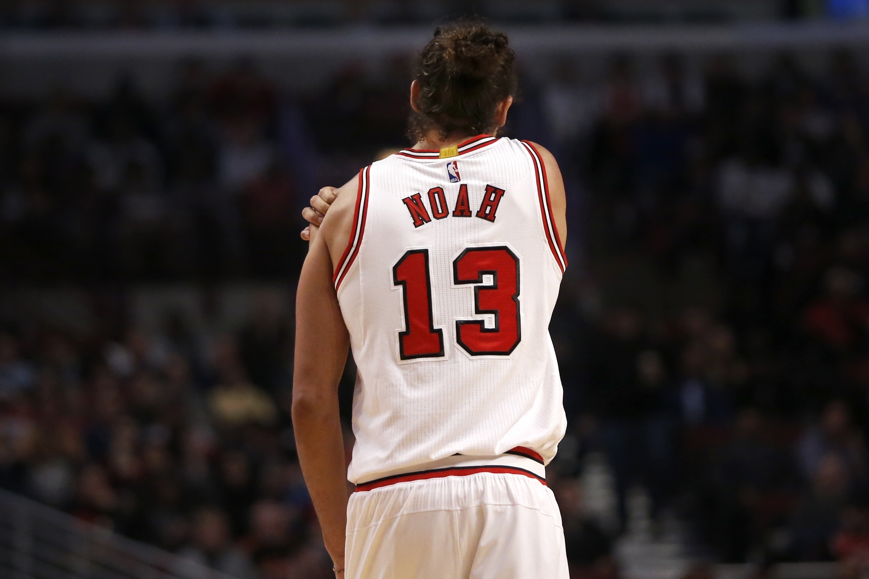 Joakim Noah injury news: Chicago Bulls center out two weeks