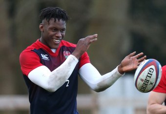 BAGSHOT, ENGLAND - FEBRUARY 23: Maro Itoje passes the ball during the England training session held at Pennyhill Park on February 23, 2016 in Bagshot, England. (Photo by David Rogers/Getty Images)