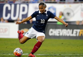 France's Marie-Laure Delie takes a corner kick against Germany during their first round SheBelieves Cup soccer match March 3, 2016 in Tampa, Florida. / AFP / RHONA WISE        (Photo credit should read RHONA WISE/AFP/Getty Images)