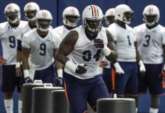 Auburn DT Devaroe Lawrence (center)