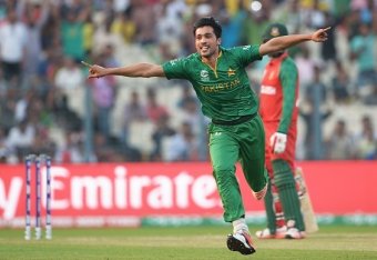 Pakistan's Mohammad Amir celebrates after the dismissal of Bangladesh's Soumya Sarkar during the World T20 cricket tournament match between Pakistan and Bangladesh at The Eden Gardens Cricket Stadium in Kolkata on March 16, 2016.
 / AFP / Dibyangshu SARKA