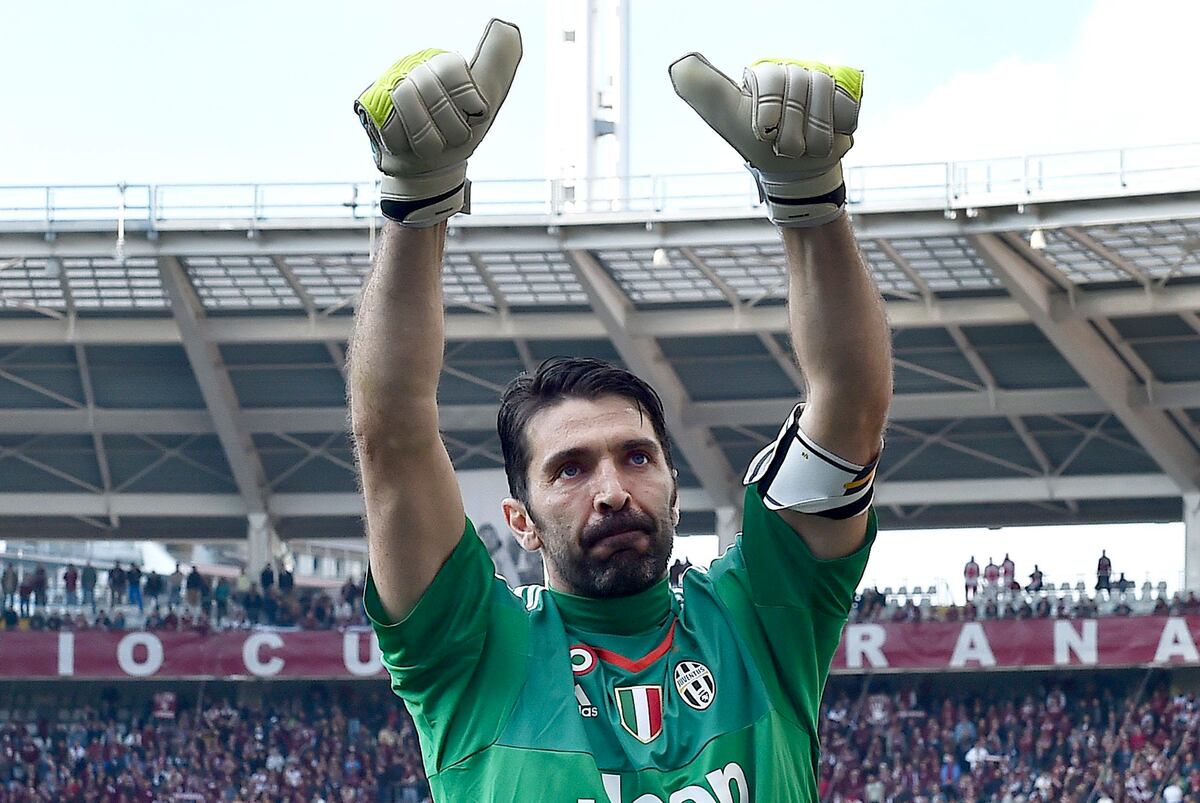 Record-Breaking Juventus Goalkeeper Gianluigi Buffon ...