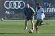 Real Madrid's coach Rafa Benitez (L) watches forward Cristiano Ronaldo (R) during a team training session during the International Champions Cup tournament in Melbourne on July 20, 2015. AFP PHOTO / Paul CROCK -- IMAGE RESTRICTED TO EDITORIAL USE - STRICT