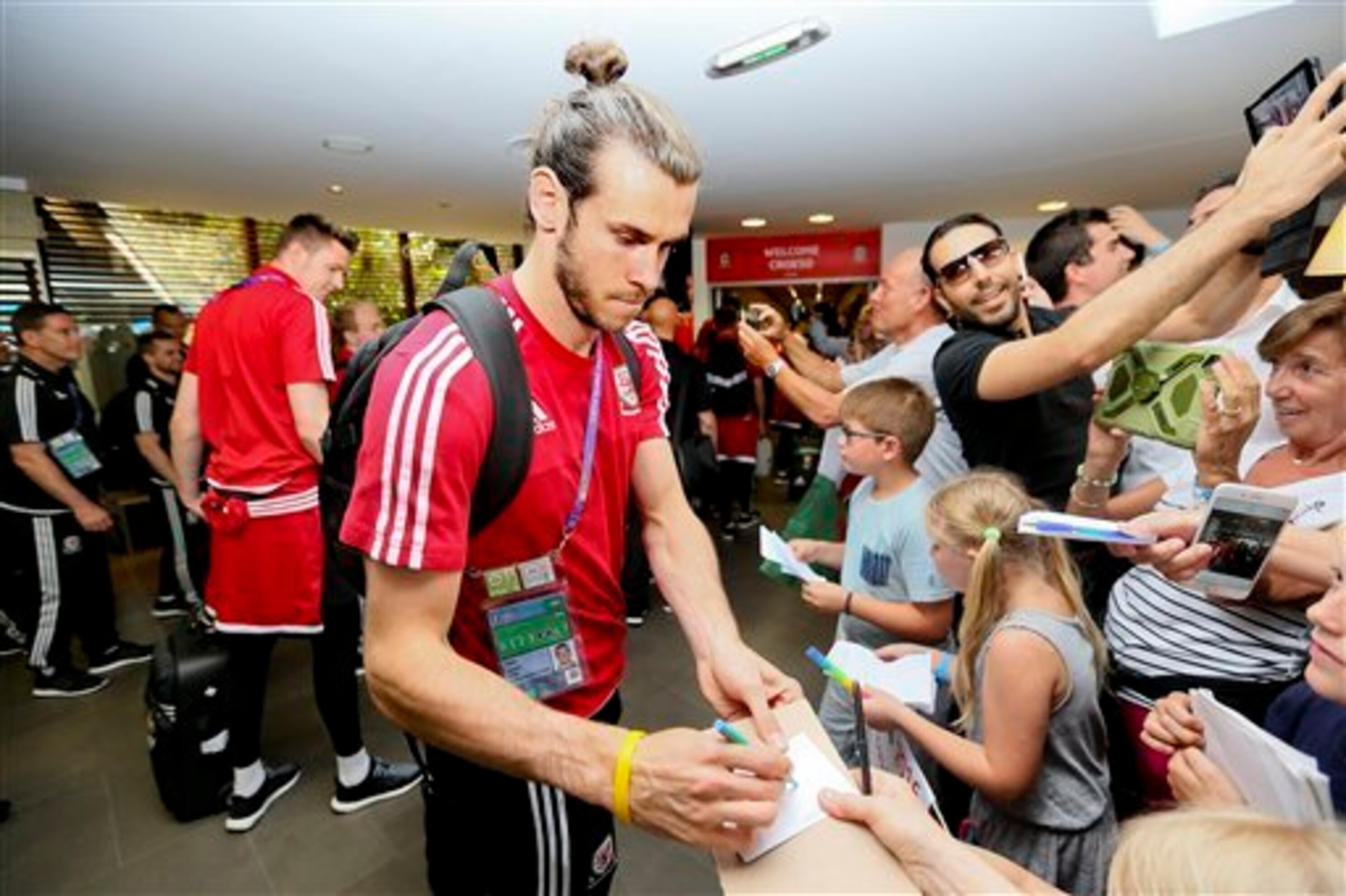 Gareth Bale Reportedly Hired Tagomago Island To Propose To Emma Rhys Jones Bleacher Report Latest News Videos And Highlights