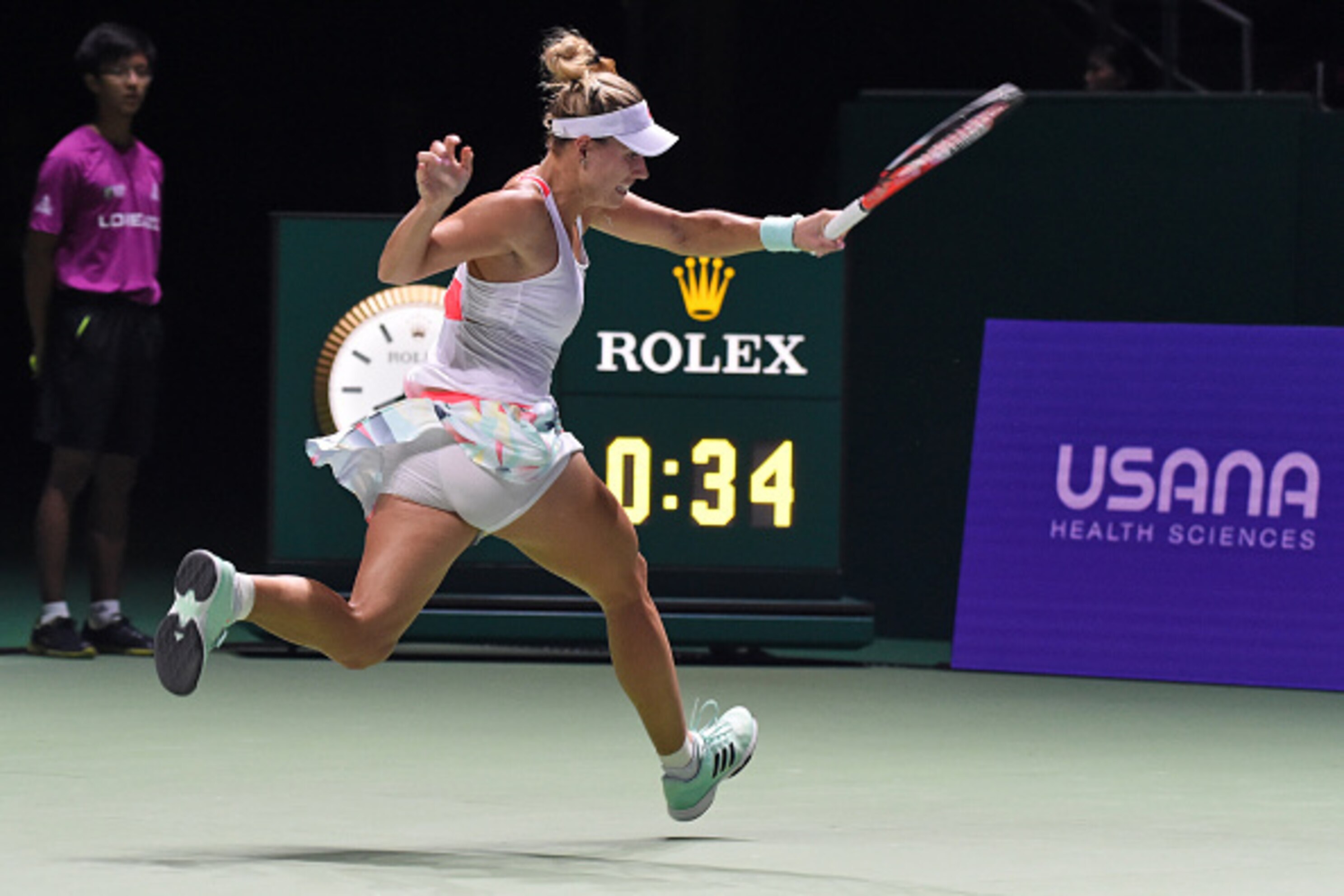Angelique Kerber Showing She Ll Struggle To Keep Hold Of No 1 Ranking Bleacher Report Latest News Videos And Highlights