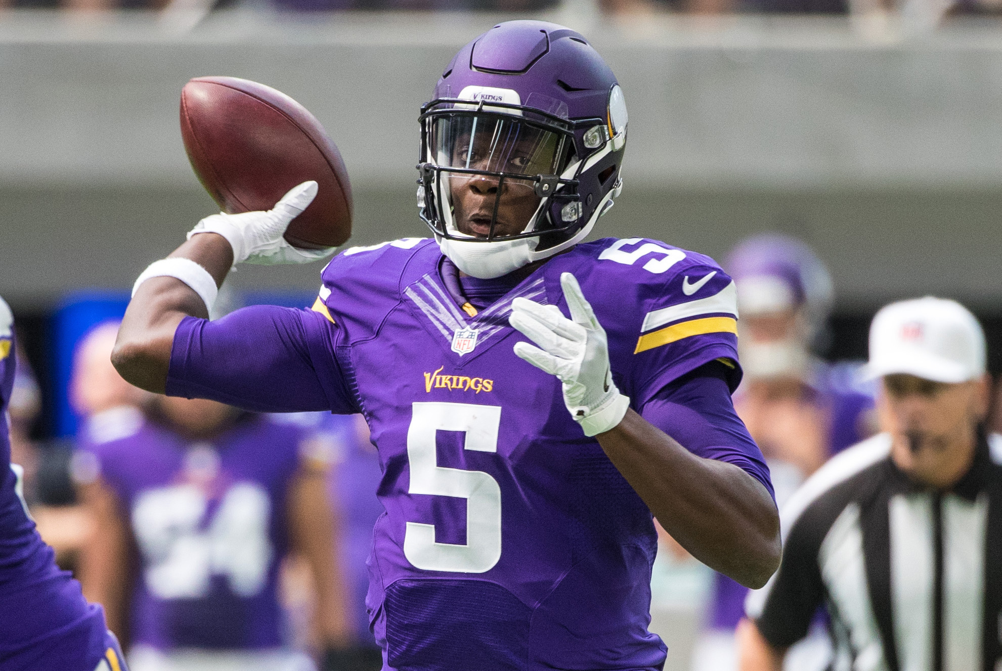 Sam Bradford lifts Vikings as Adrian Peterson is let down by