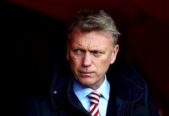 SUNDERLAND, ENGLAND - MARCH 05: Sunderland manager David Moyes looks on during the Premier League match between Sunderland and Manchester City at Stadium of Light on March 5, 2017 in Sunderland, England. (Photo by Chris Brunskill Ltd/Getty Images)