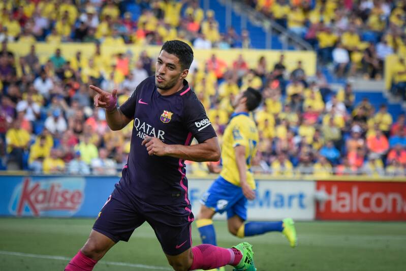 Barcelona's Uruguayan forward Luis Suarez celebrates a goal during the Spanish league football match UD Las Palmas vs FC Barcelona at the Gran Canaria stadium in Las Palmas de Gran Canaria on May 14, 2017. / AFP PHOTO / DESIREE MARTIN (Photo credit