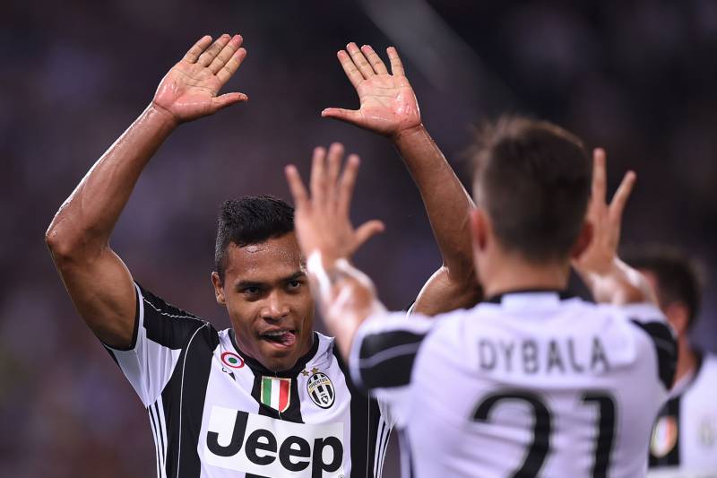 Juventus' defender from Brazil Alex Sandro (L) celebrates with Juventus' forward from Argentina Paulo Dybala during the Italian Tim Cup final on May 17, 2017 at the Olympic stadium in Rome.  / AFP PHOTO / FILIPPO MONTEFORTE        (Photo credit should rea