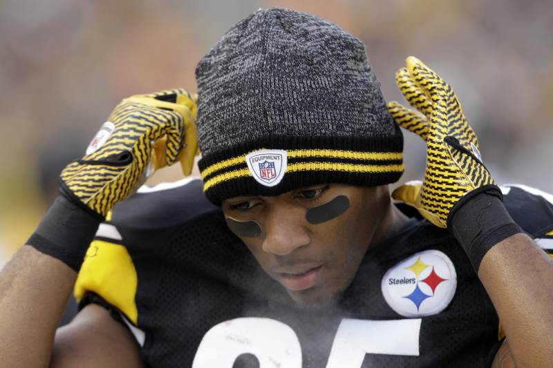 Steelers safety Ryan Clark had his spleen and gallbladder removed when his SCT flared up after a game played in the Denver altitude.