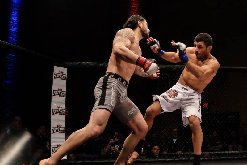 Gotti attacks opponent Anthony Wolter en route to capturing the Triton Fights welterweight championship.