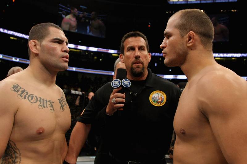 Junior Dos Santos and Cain Velasquez were both working on one leg when they fought in 2011.