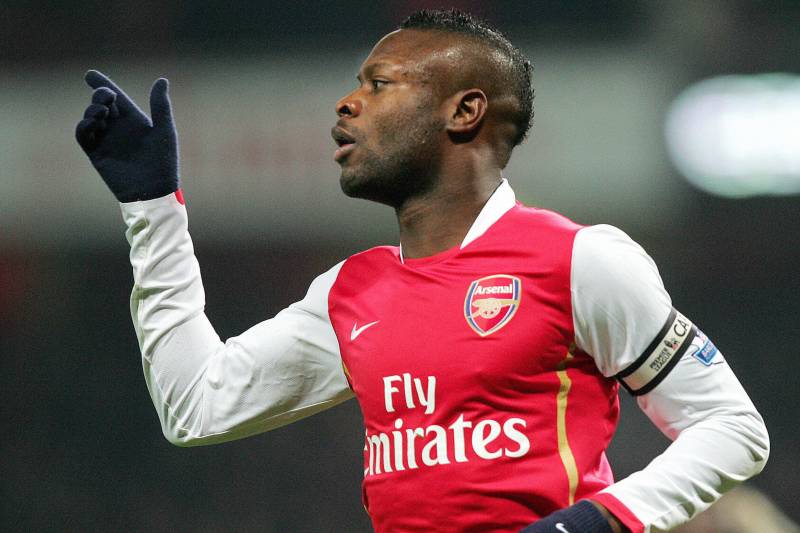 Arsenal's captain William Gallas celebrates after scoring their first goal of the match against Chelsea during their Premiership match at home to Arsenal at the Emirates football stadium, 16 December 2007. AFP PHOTO/CARL DE SOUZA     Mobile and website us