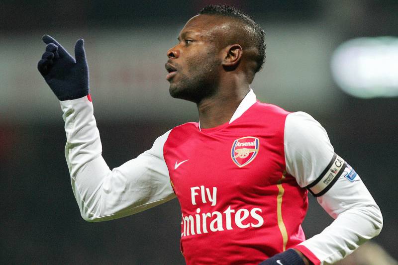 Arsenal's captain William Gallas celebrates after scoring their first goal of the match against Chelsea during their Premiership match at home to Arsenal at the Emirates football stadium, 16 December 2007. AFP PHOTO/CARL DE SOUZA Mobile and website us