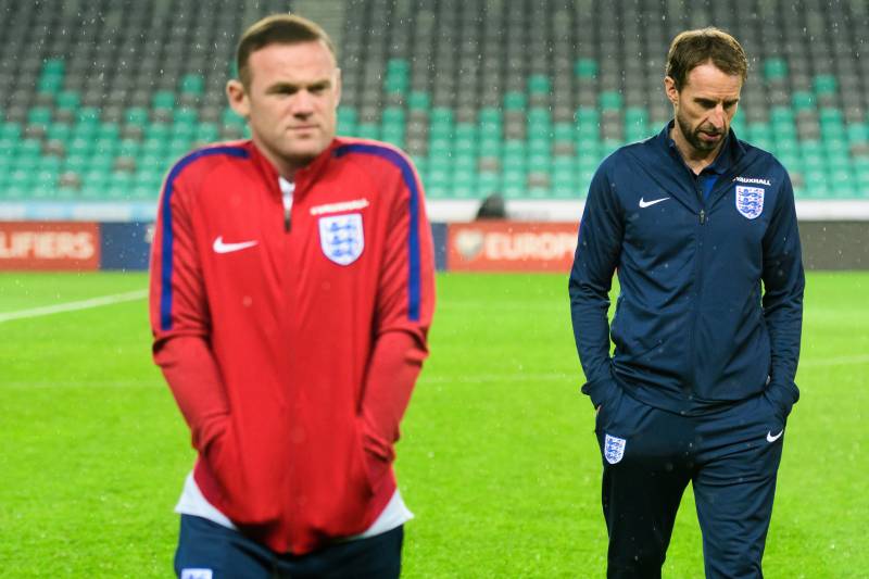Interim England manager Gareth Southgate (R) and England's striker Wayne Rooney (L) walk on the pitch on the eve of the World Cup 2018 football qualification match between Slovenia and England in Ljubljana,  on October 10, 2016. / AFP / Jure MAKOVEC