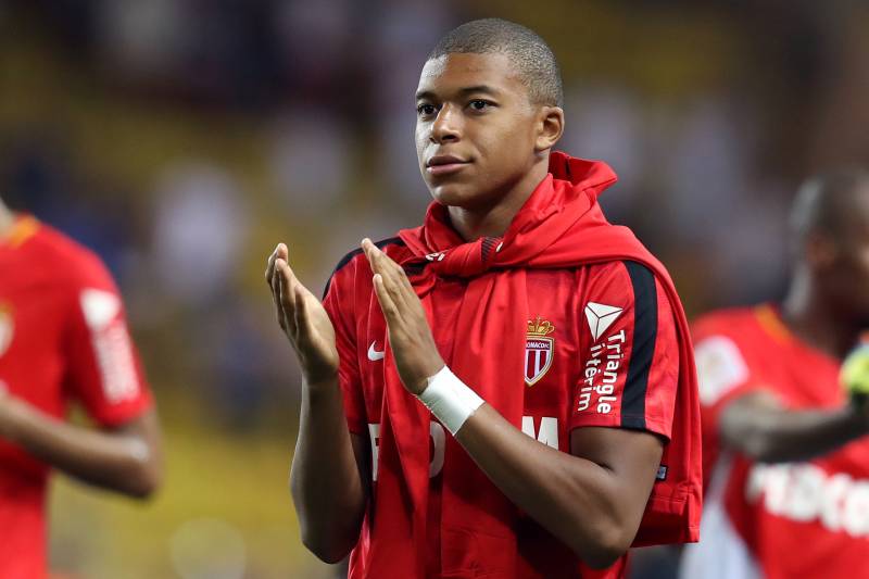 Monaco's French forward Kylian Mbappe applauds after the  French L1 football match between Monaco (ASM) and Marseille (OM) on August 27, 2017, at the Louis II Stadium in Monaco. / AFP PHOTO / VALERY HACHE        (Photo credit should read VALERY HACHE/AFP/