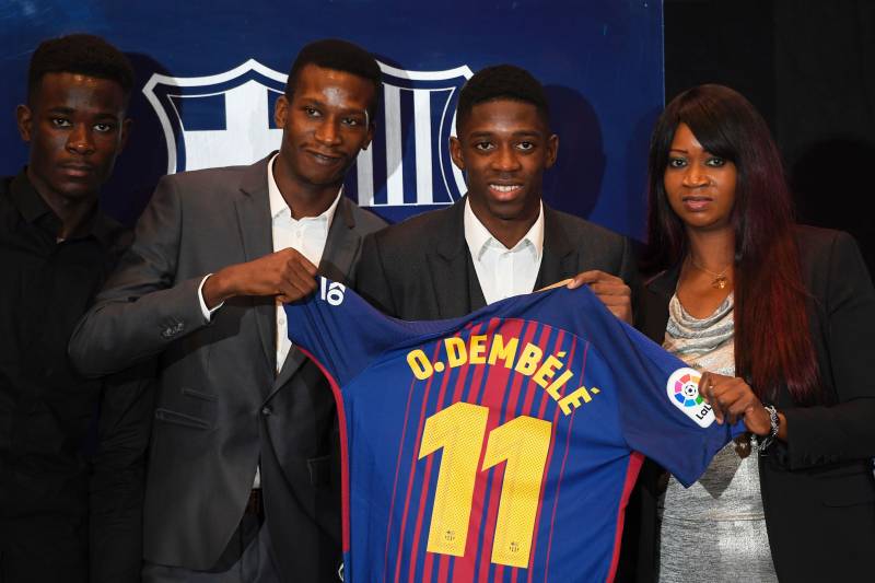 Barcelona's new player Ousmane Dembele (2ndR) poses with his new jersey and relatives at the Camp Nou stadium in Barcelona, during his official presentation at the Catalan football club, on August 28, 2017.
French starlet Ousmane Dembele agreed a five-yea