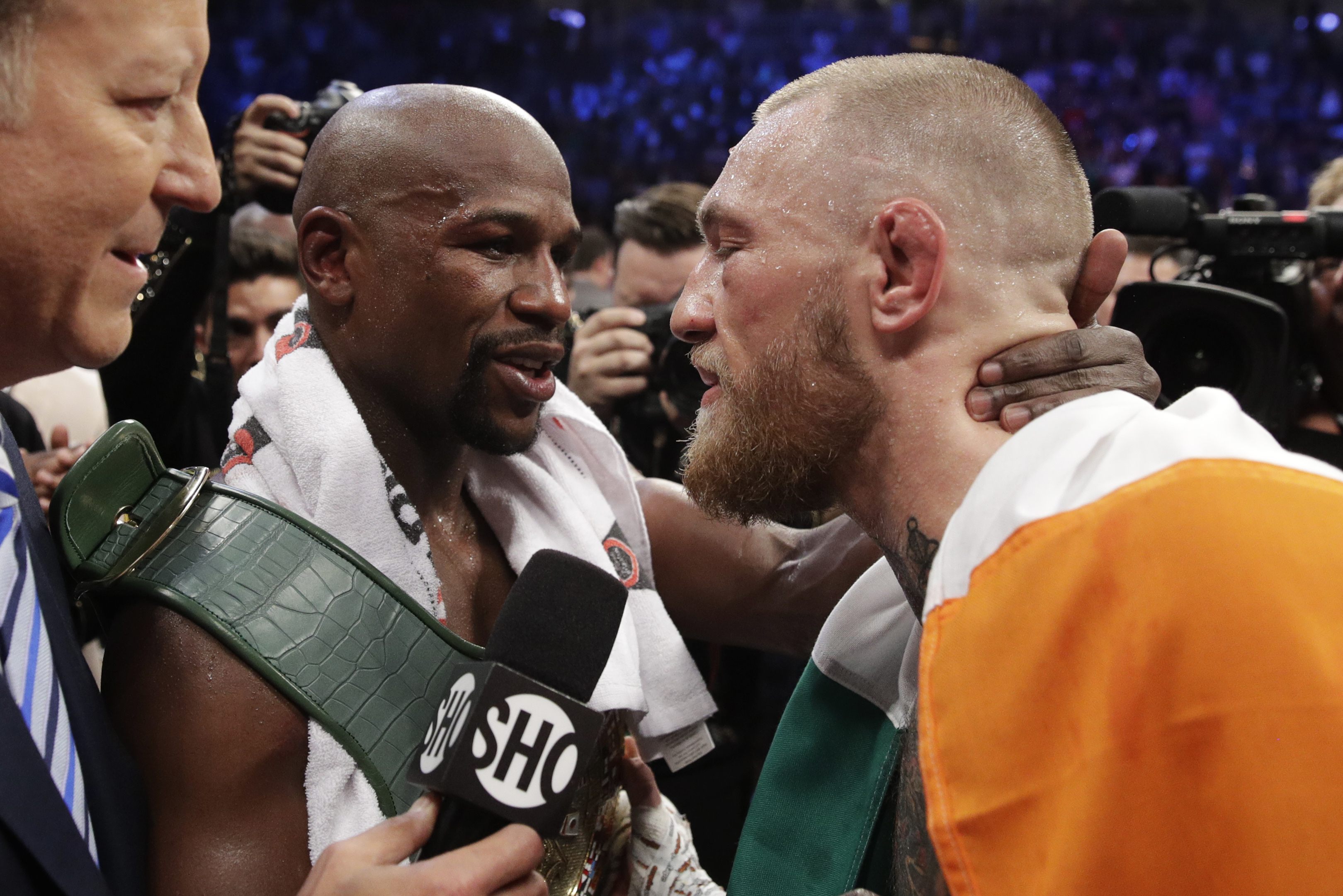 McGregor and Mayweather exchanged niceties after their bout.