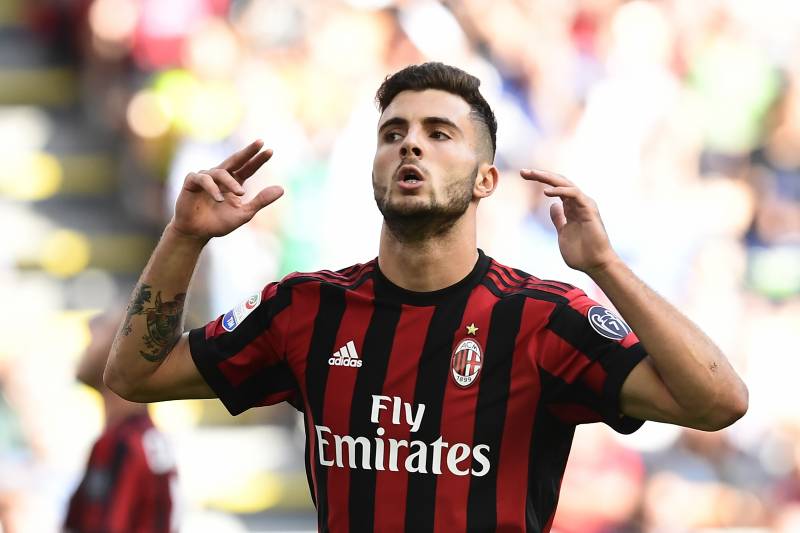 AC Milan's Italian forward Patrick Cutrone gestures after missing a goal during the Italian Serie A football match AC Milan vs Udinese at the San Siro stadium in Milan on September 17, 2017. / AFP PHOTO / MIGUEL MEDINA (Photo credit should read MIG