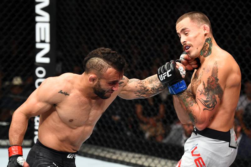 SAO PAULO, BRAZIL - OCTOBER 28: (L-R) John Lineker of Brazil punches Marlon Vera of Ecuador in their bantamweight bout during the UFC Fight Night event inside the Ibirapuera Gymnasium on October 28, 2017 in Sao Paulo, Brazil. (Photo by Josh Hedges/Zuffa 