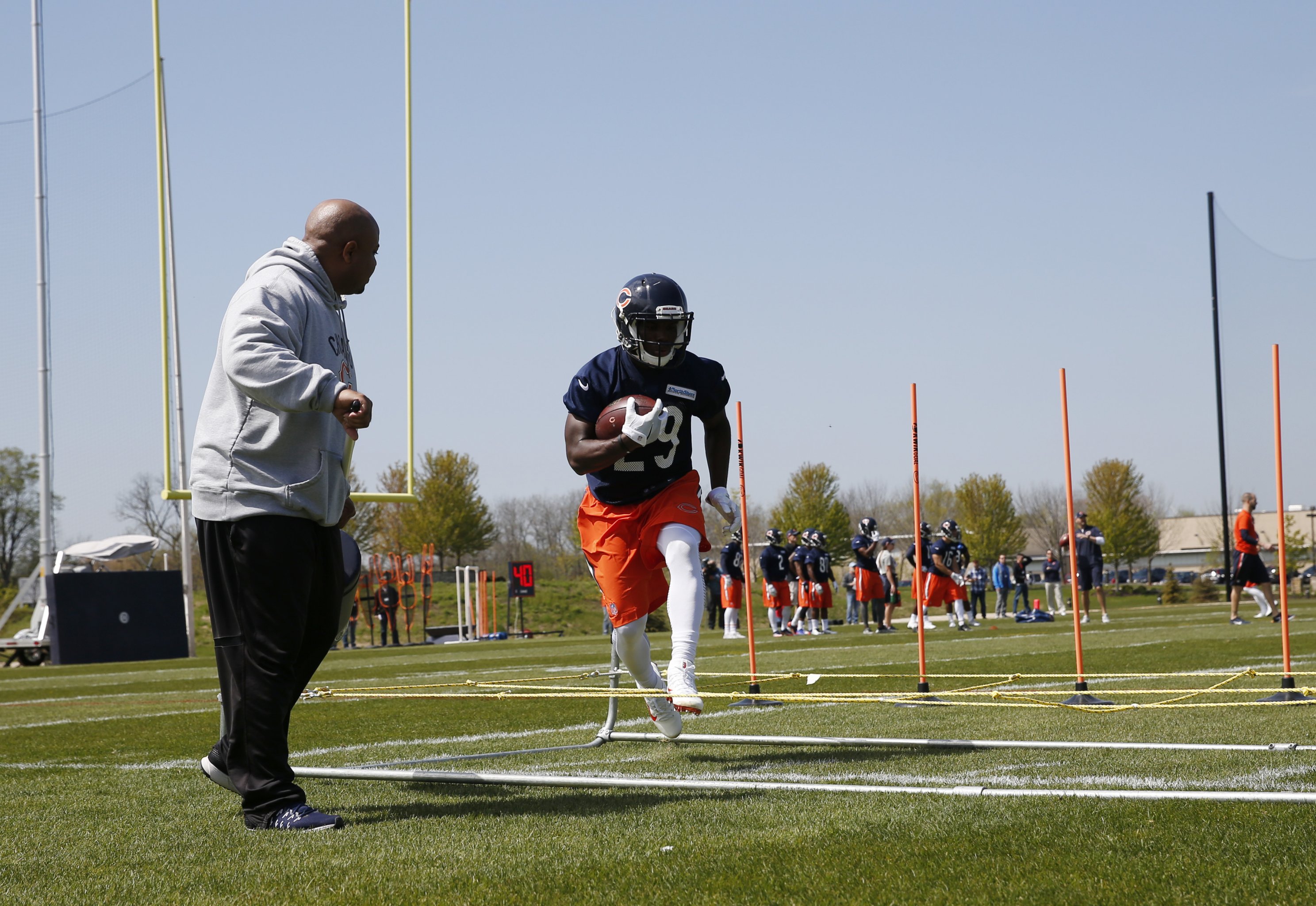 Chicago Bears say RB Tarik Cohen isn't small, picture shows otherwise