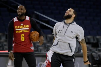 Deron Williams Is Not In The Nba And He Doesn T Seem To Care