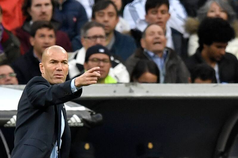 Real Madrid's French coach Zinedine Zidane gives instructions to his players during the Spanish league football match Real Madrid CF against Malaga CF on 25, November 2017 at the Santiago Bernabeu stadium in Madrid. / AFP PHOTO / GABRIEL BOUYS (Pho