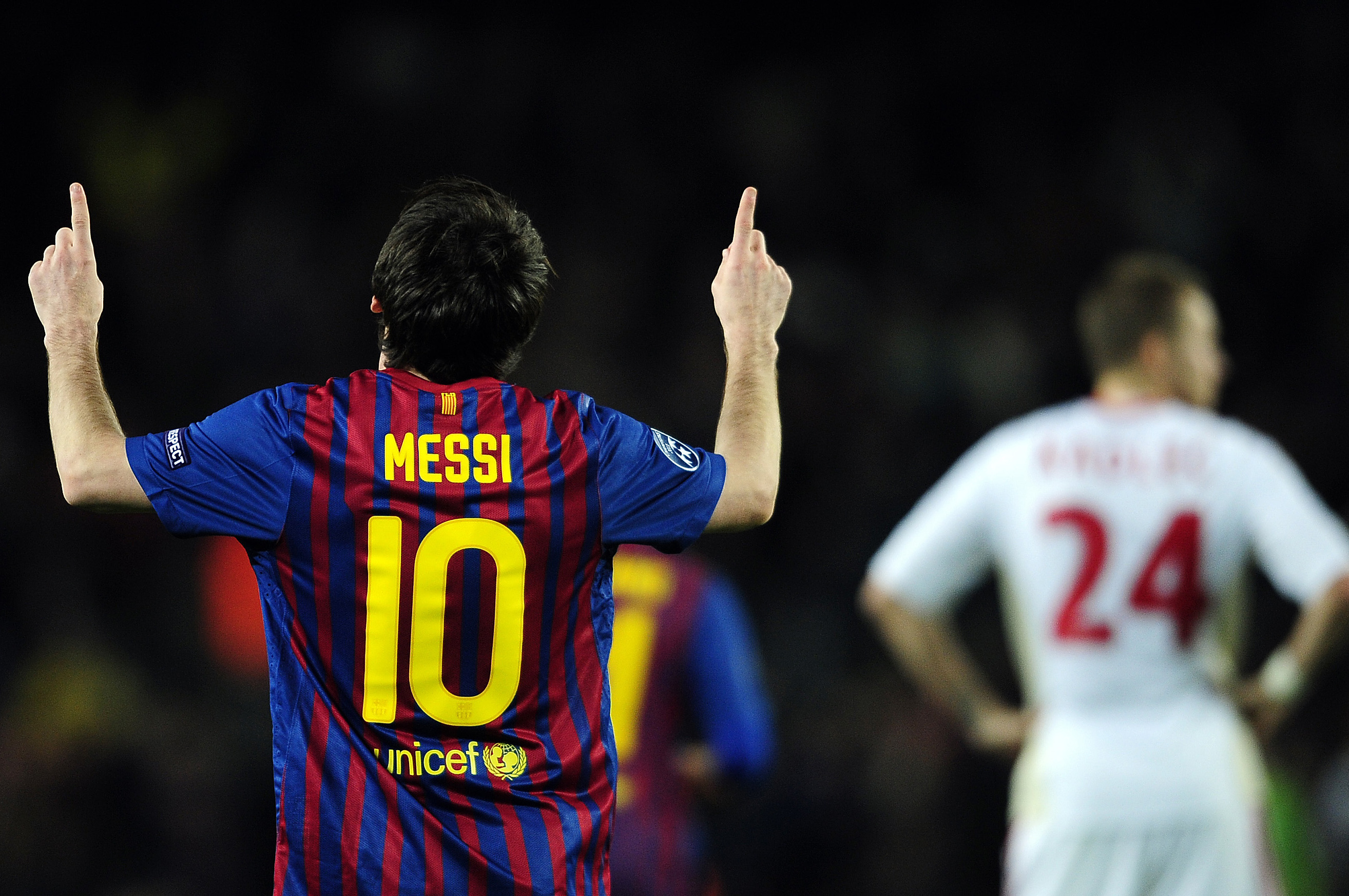Genius Football - During the 2011/12 and 2012/13 season, Lionel Messi  scored 96 goals in 79 La Liga games and Cristiano Ronaldo scored 80 goals  in 72 La Liga games. 🇪🇸 A