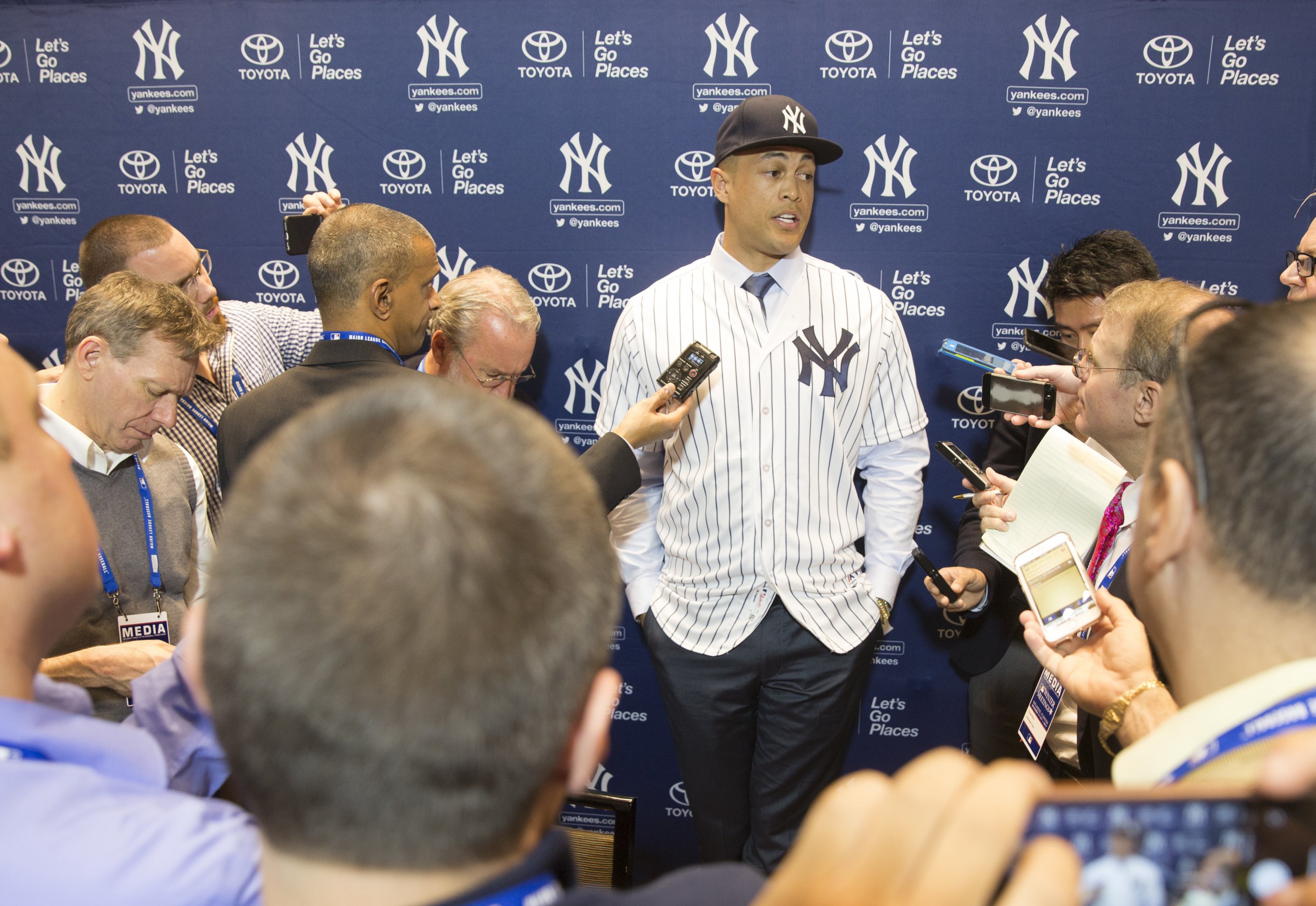 Derek Jeter hears complaints of Marlins fans at town hall – The