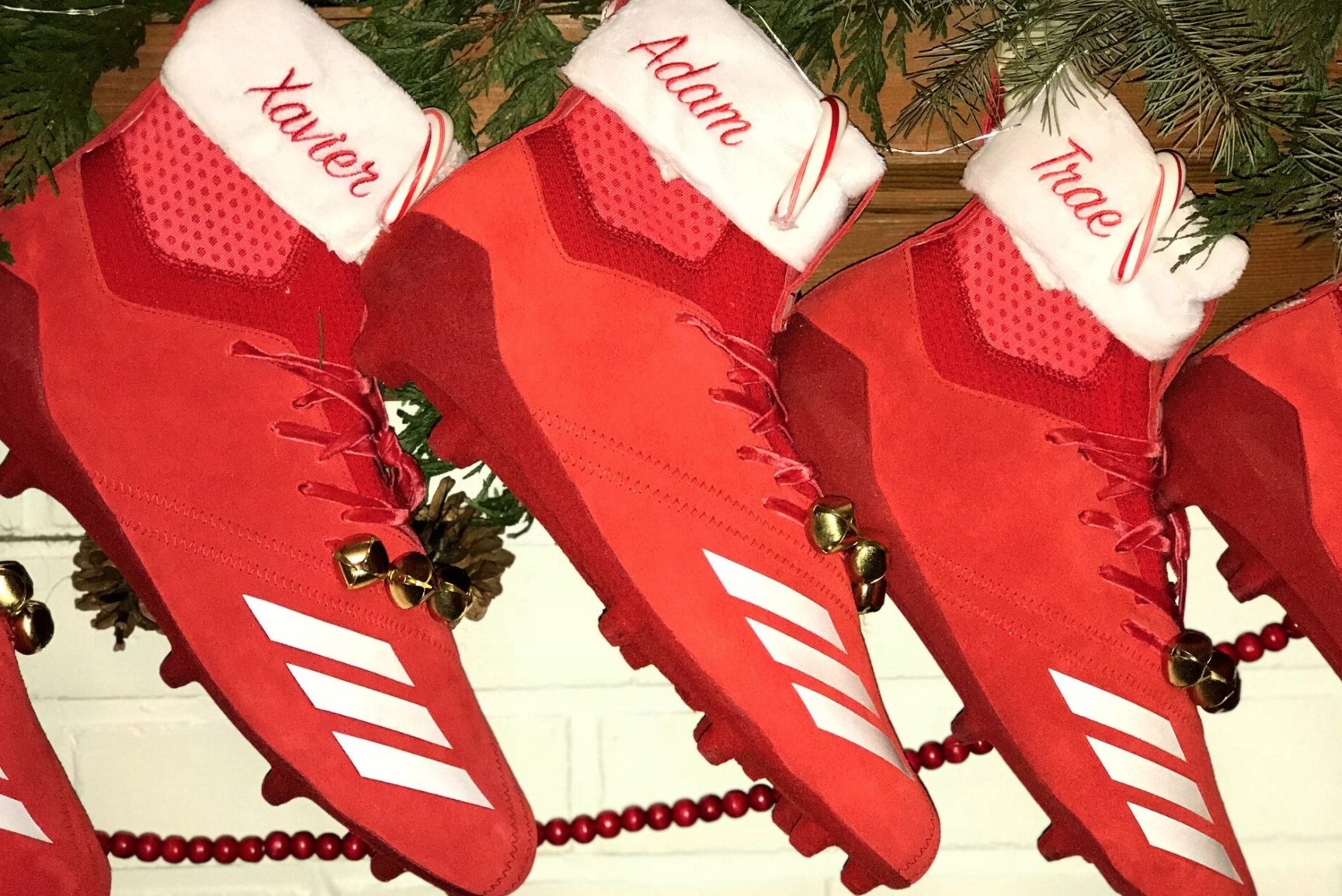Dinámica Saltar cooperar Adidas Creates Cleats Resembling Christmas Stockings for NFL Players |  News, Scores, Highlights, Stats, and Rumors | Bleacher Report