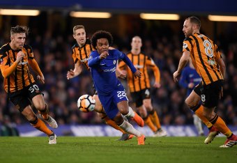 LONDON, ENGLAND - FEBRUARY 16:  Willian of Chelsea makes a break during The Emirates FA Cup Fifth Round match between Chelsea and Hull City at Stamford Bridge on February 16, 2018 in London, England.  (Photo by Mike Hewitt/Getty Images)