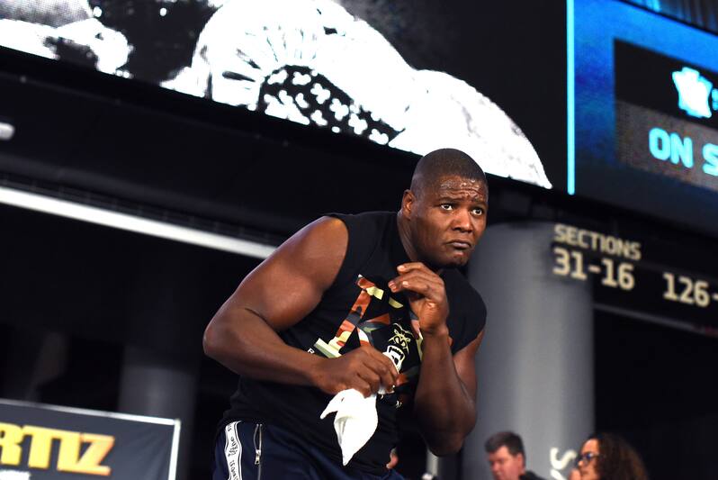Unbeaten heavyweigh contender Luis Ortiz throws punches during a media workout on February 28, 2018 at the Barclays Center Atrium before his upcoming fight on March 3 against undefeated heavyweigh champion Deontay Wilder.
Unbeaten heavyweigh contender Lui