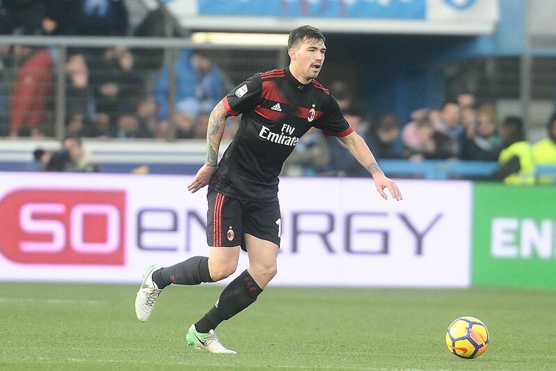 FERRARA, ITALY - FEBRUARY 10: Alessio Romagnoli of AC Milan in action during the serie A match between Spal and AC Milan at Stadio Paolo Mazza on February 10, 2018 in Ferrara, Italy. (Photo by Mario Carlini / Iguana Press/Getty Images)